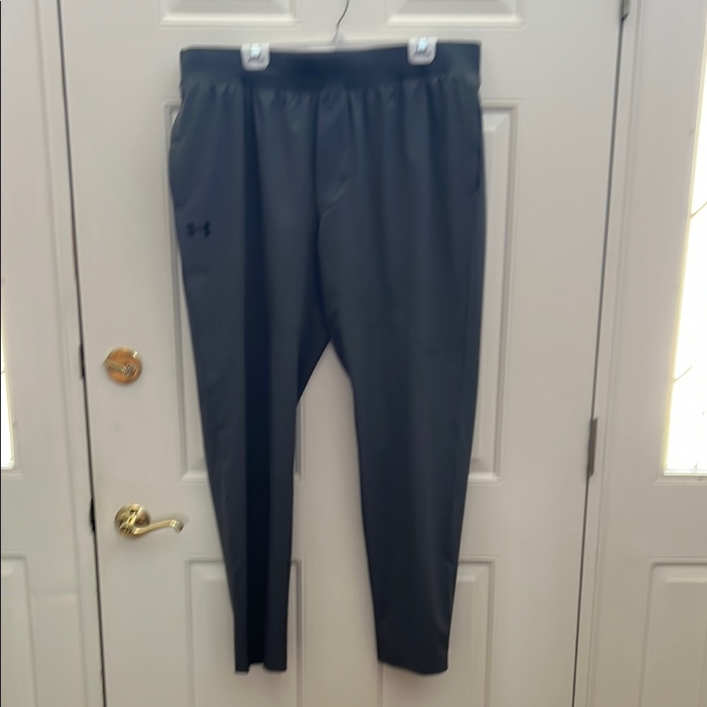 Under Armour Men’s Gray Tapered Pants. XXL